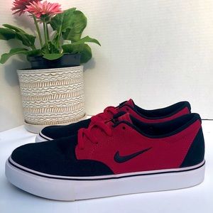 Nike Kid’s SB Clutch (GS) Skate Shoes, size 6Y
